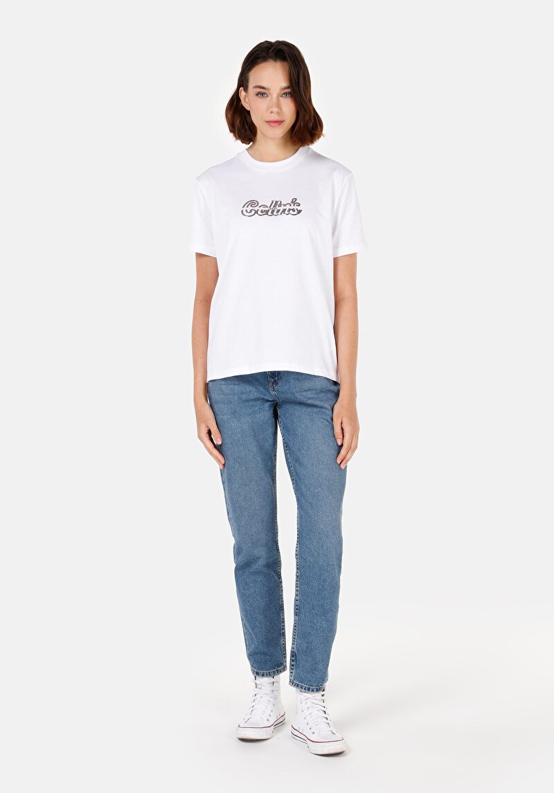 Показать информацию о Женская белая футболка стандартного кроя с коротким рукавом, круглым вырезом и принтом