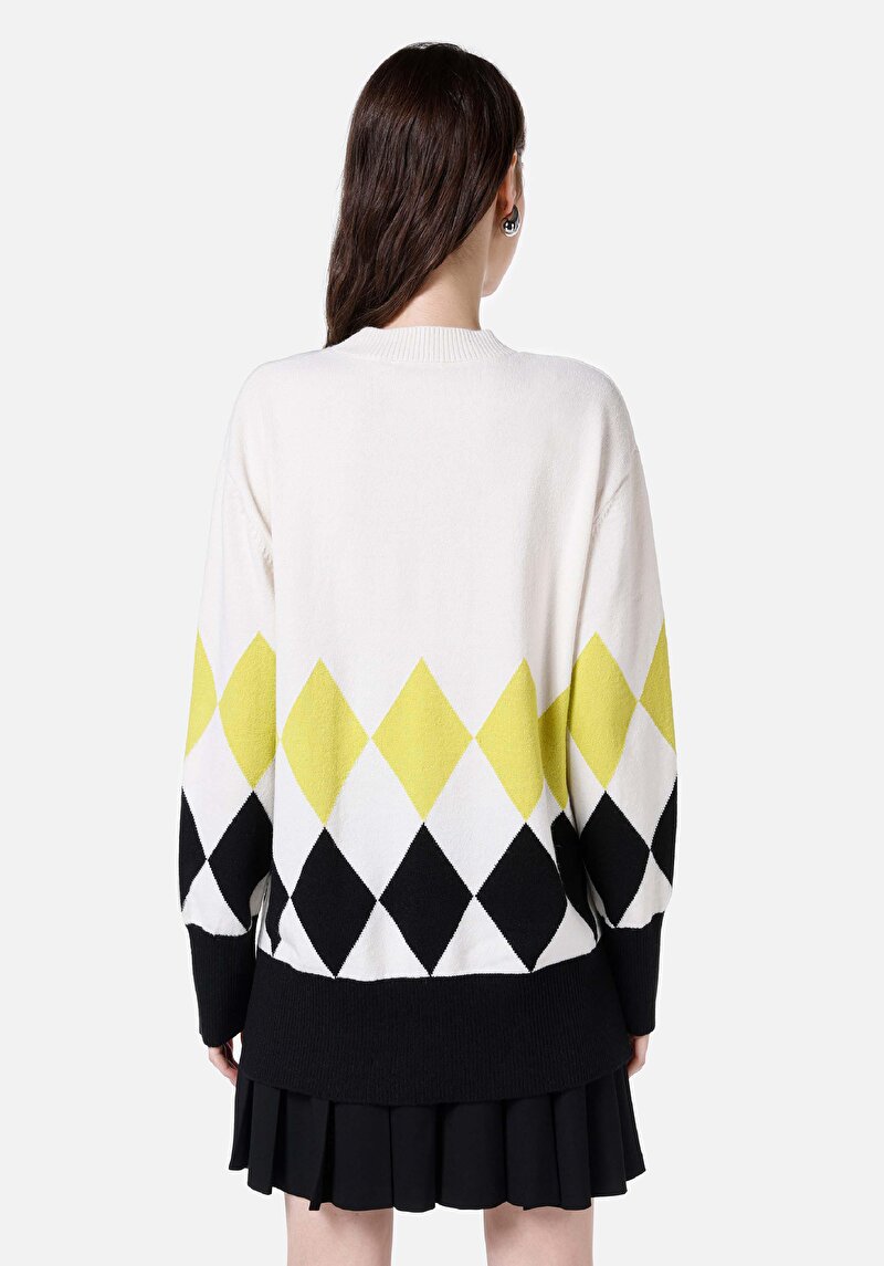 Показать информацию о Женский свитер цвета экрю с круглым вырезом и принтом стандартного кроя