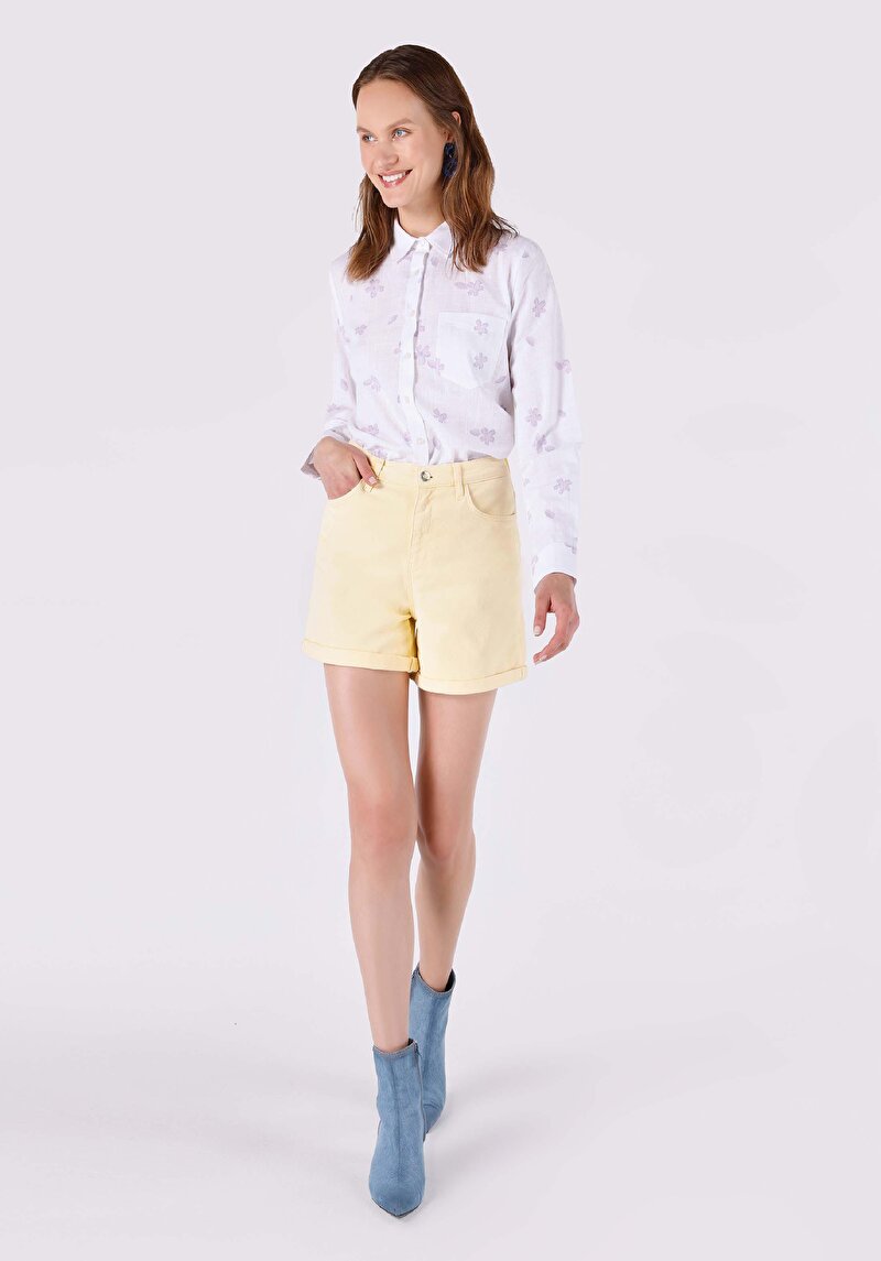 Изображение Женские джинсовые шорты светло-коричневого цвета mom fit с завышенной талией и укорочённой длиной