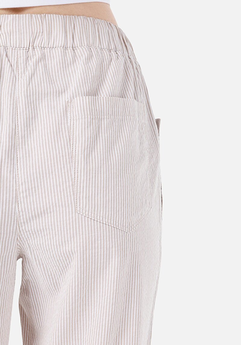 Показать информацию о Женские бежевые брюки прямого кроя, с заниженной талией