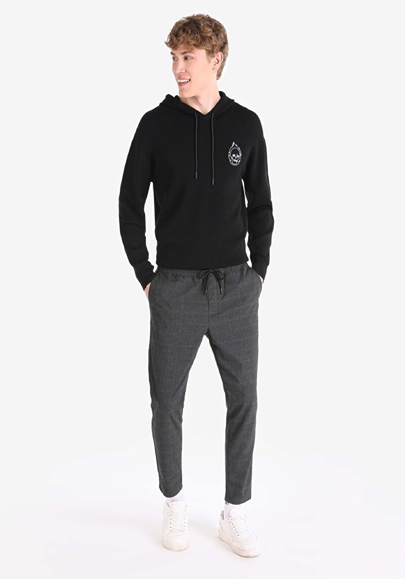 Показать информацию о Мужские брюки антрацитового цвета прямого кроя со средней посадкой и приталенным силуэтом