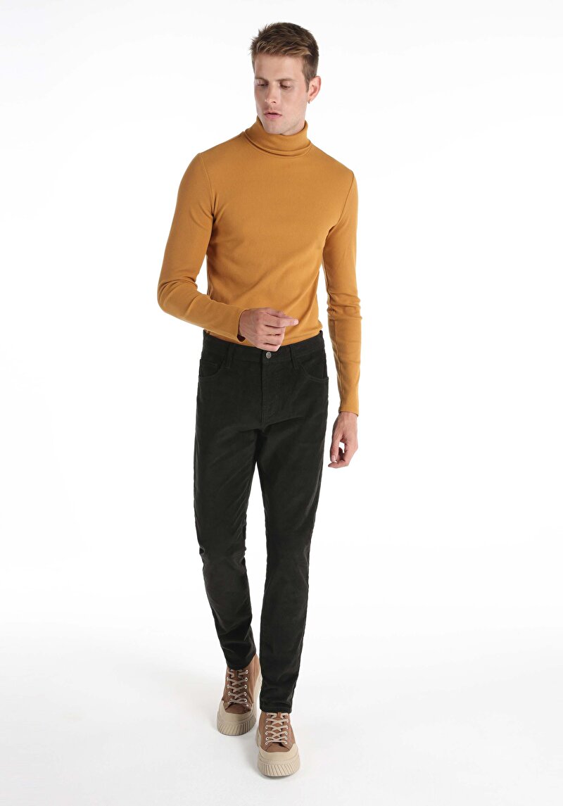 Изображение Мужские зелёные брюки прямого кроя со средней талией