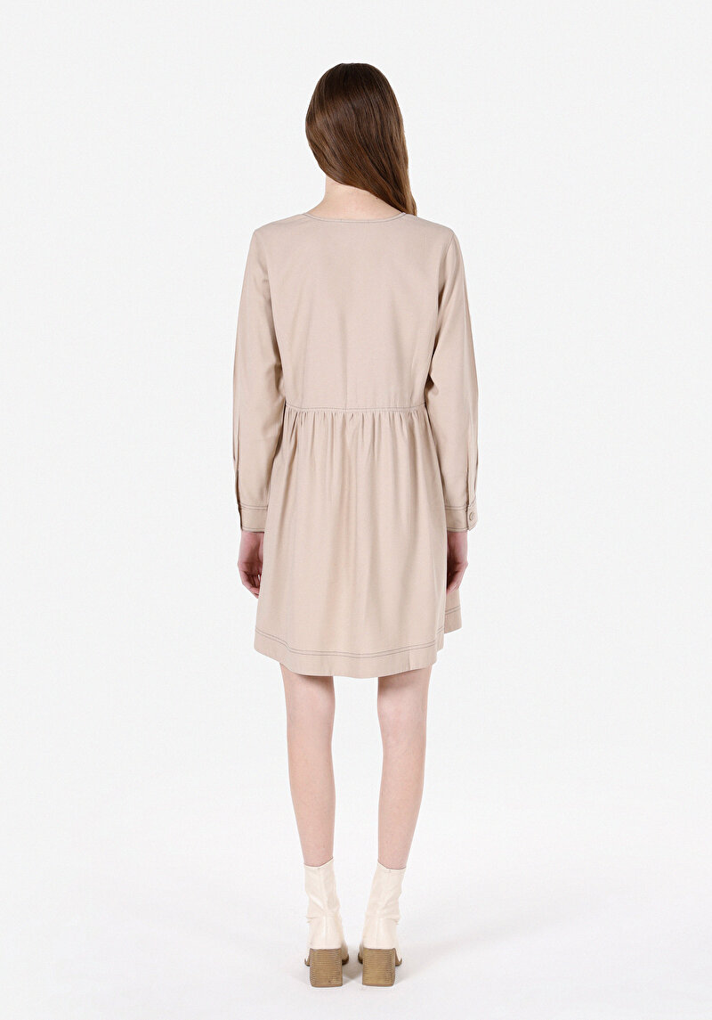 Показать информацию о Женское платье стандартного кроя