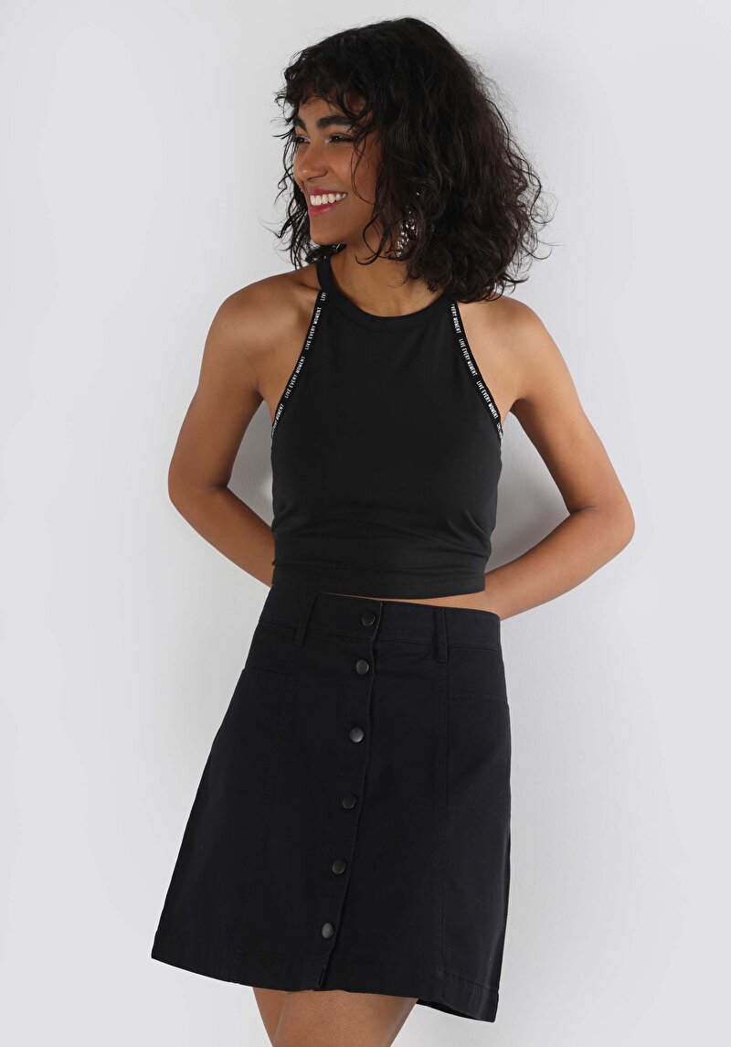 Изображение Женская черная майка приталенного кроя