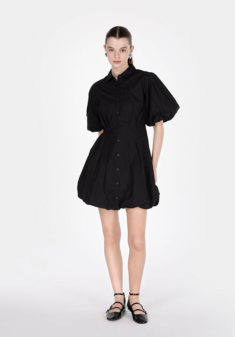 Изображение Женское чёрное платье обычного кроя