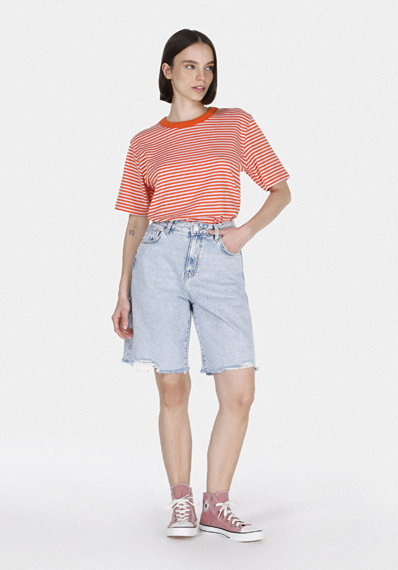 Изображение Женские джинсовые шорты цвета индиго прямого кроя с высокой посадкой