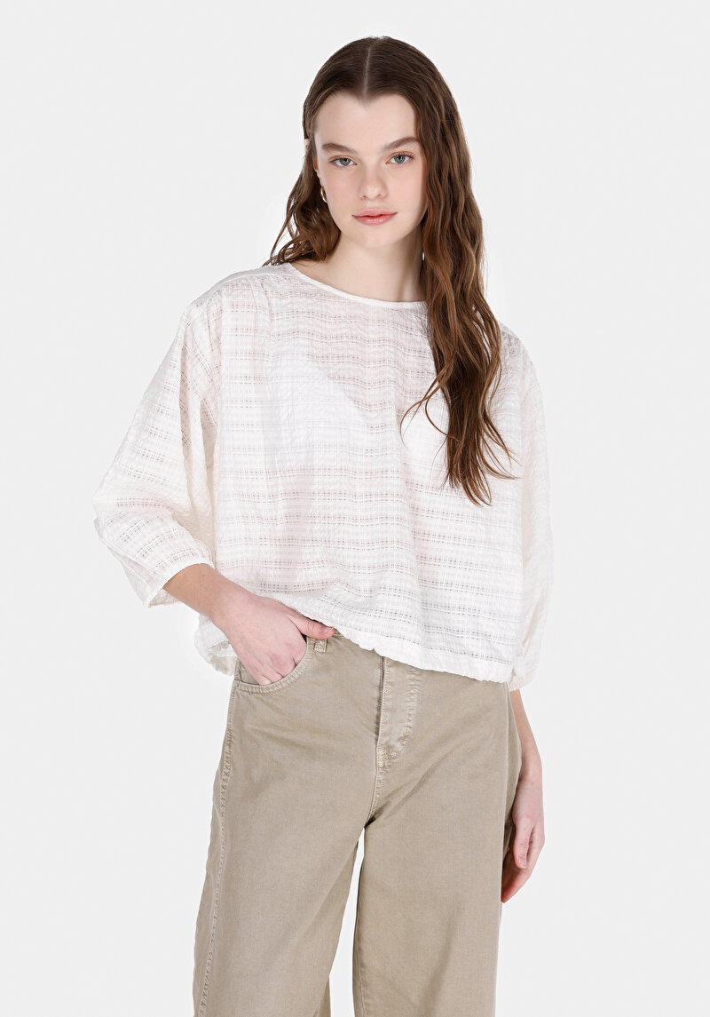 Изображение Женская белая рубашка стандартного кроя