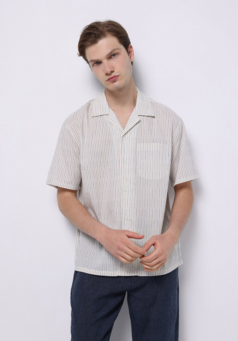 Изображение Мужская синяя рубашка свободного кроя, в полоску, с короткими рукавами