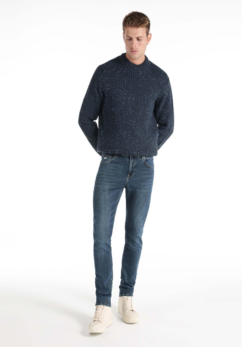 Изображение Мужские узкие джинсы тёмного индиго облегающего кроя с заниженной талией