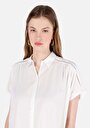 thumb-Показать информацию о Женская белая рубашка стандартного кроя с коротким рукавом