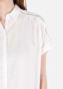 thumb-Показать информацию о Женская белая рубашка стандартного кроя с коротким рукавом