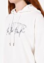 thumb-Показать информацию о Женская белая толстовка с капюшоном стандартного кроя
