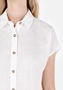 thumb-Показать информацию о Женская белая рубашка стандартного кроя с короткими рукавами